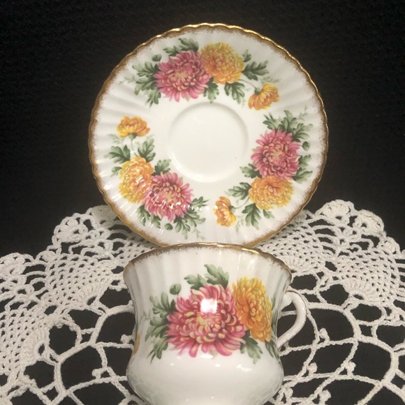 Vintage Paragon Teacup & Saucer - Picture 4 of 6